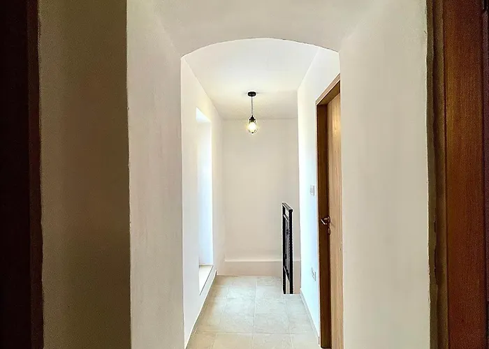 Infinity - Authentic Croatian Escape 크리크베니카